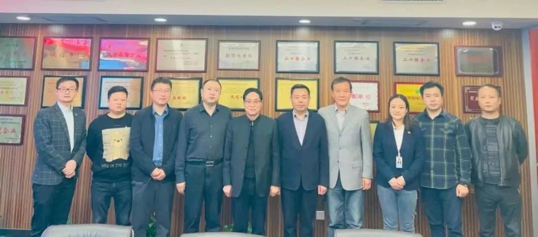 秦商百人會(huì)、西安建筑安裝協(xié)會(huì)蒞臨立豪集團(tuán)交流座談